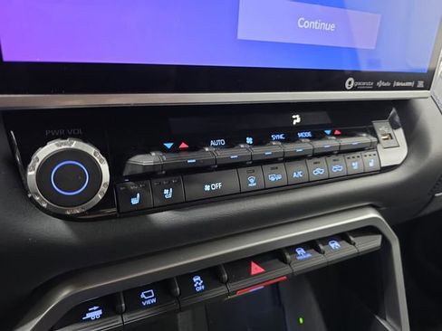 Used 2022 Toyota Tundra Platinum w/ Advanced Package image 21