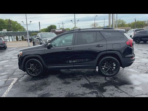 Used 2024 GMC Terrain SLE w/ Driver Convenience Package FWD image 5