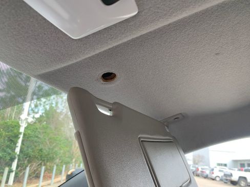 Used 2019 Nissan Kicks SV image 25