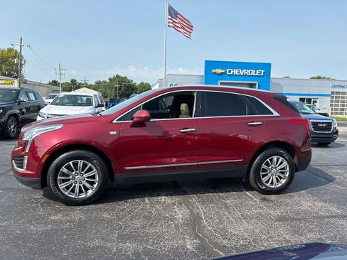 Used 2017 Cadillac XT5 Luxury w/ Driver Awareness Package FWD image 2