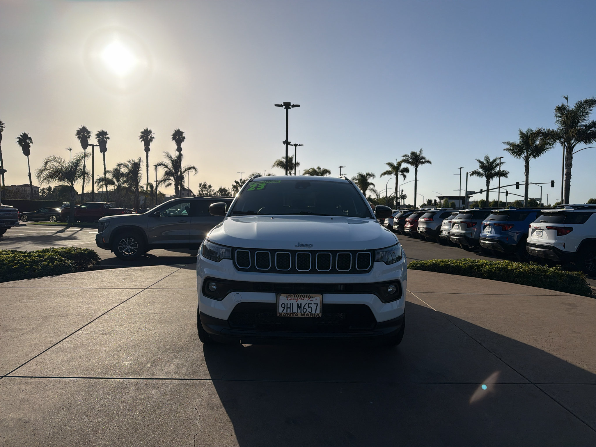 Used 2023 Jeep Compass Latitude AWD/4WD image 2