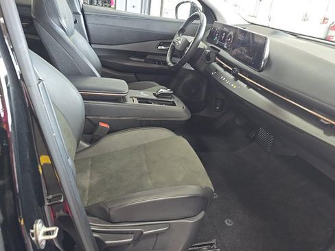 Used 2023 Nissan Ariya AWD image 5