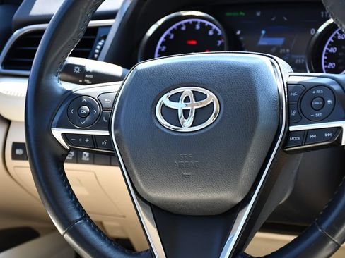 Used 2019 Toyota Camry XLE FWD image 28