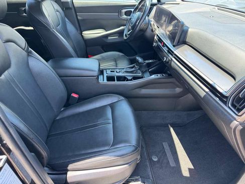 Used 2024 Kia Sorento S AWD/4WD image 16