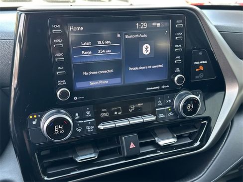 Certified 2022 Toyota Highlander XLE image 30