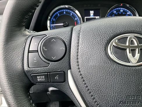 Used 2019 Toyota Corolla XLE image 25