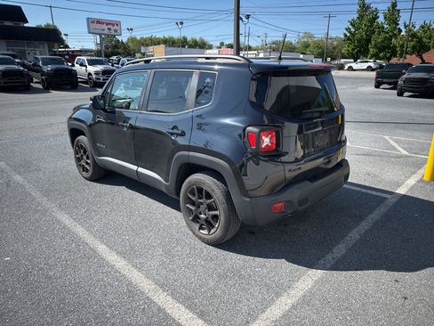 Used 2019 Jeep Renegade Altitude w/ Quick Order Package 2XM AWD/4WD image 2