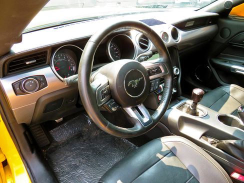 Used 2018 Ford Mustang GT Premium image 17