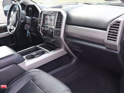 Used 2017 Ford F250 Lariat w/ Chrome Package image 53