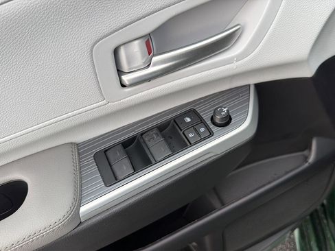 New 2026 Toyota Sienna XLE FWD image 31