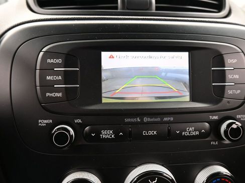 Used 2016 Kia Soul + image 19