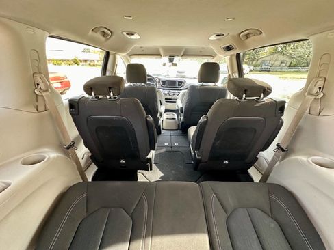 Used 2022 Chrysler Voyager LX FWD image 15