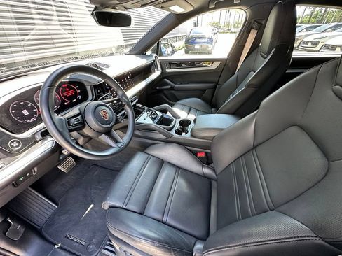 Certified 2024 Porsche Cayenne Coupe AWD/4WD image 4
