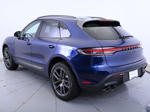 Certified 2025 Porsche Macan image 3