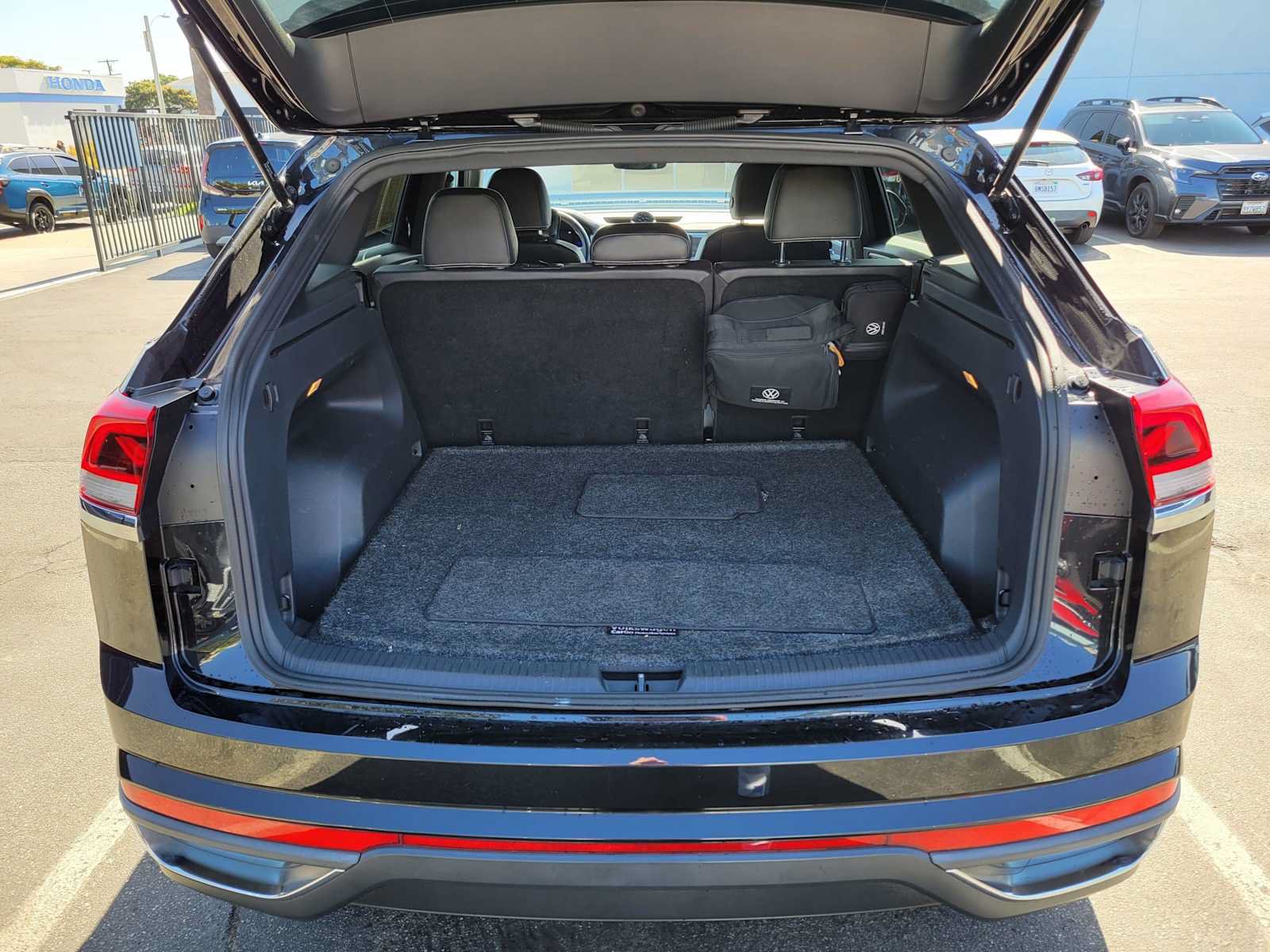 Used 2023 Volkswagen Atlas Cross Sport SE FWD image 14