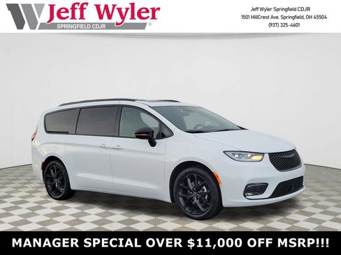 New 2026 Chrysler Pacifica Select w/ S Appearance Package FWD image 1