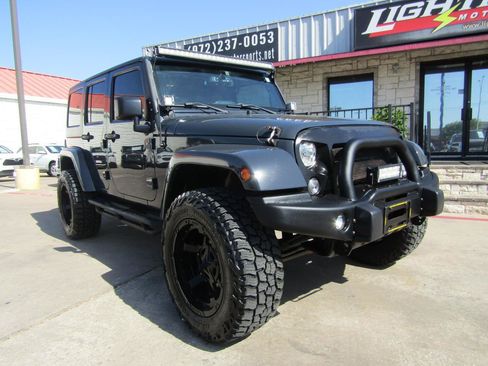 Used 2017 Jeep Wrangler Unlimited Sahara w/ Max Tow Package AWD/4WD image 6