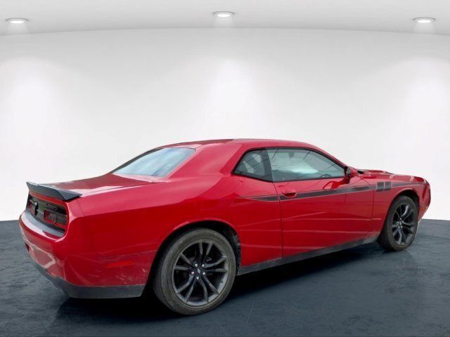 Used 2018 Dodge Challenger SXT w/ Blacktop Package RWD image 15