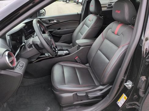 Used 2025 Chevrolet Trax RS w/ Driver Confidence Package FWD image 26