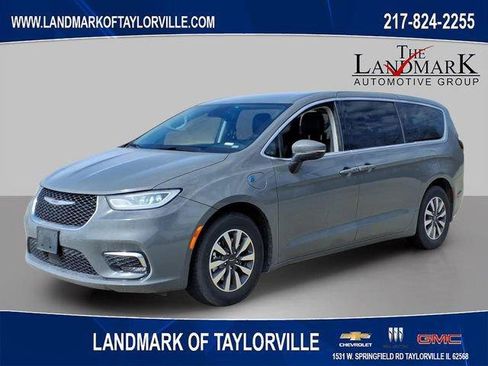 Used 2023 Chrysler Pacifica Touring-L image 1