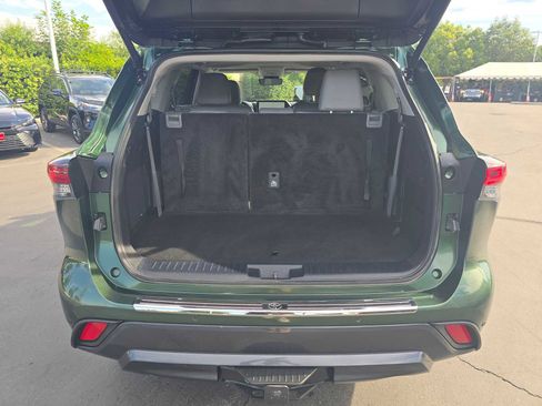 Used 2024 Toyota Highlander Limited image 17