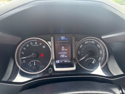 Used 2020 Toyota Tacoma SR5 AWD/4WD image 21