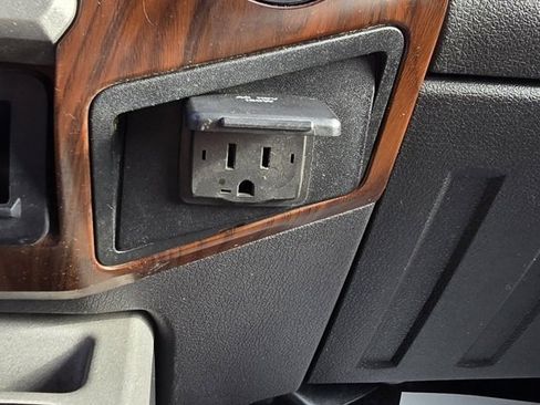 Used 2013 Ford F250 Lariat w/ Chrome Pkg image 19