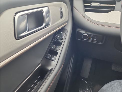 New 2026 Ford Explorer Active RWD image 28
