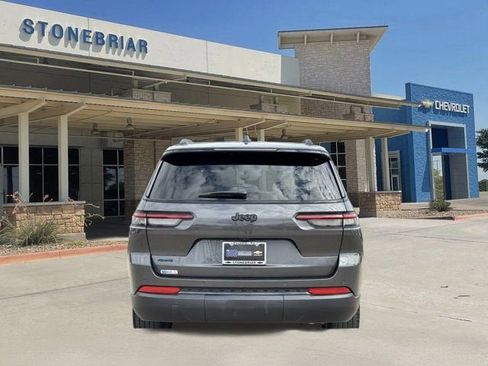 Used 2024 Jeep Grand Cherokee L Altitude image 7