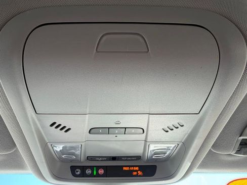 Used 2021 Chevrolet Equinox LT image 25