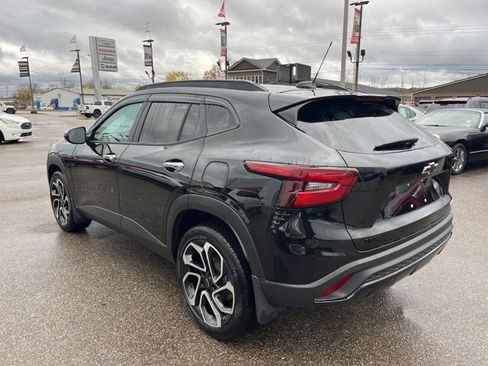 Used 2025 Chevrolet Trax RS w/ Sunroof Package image 6