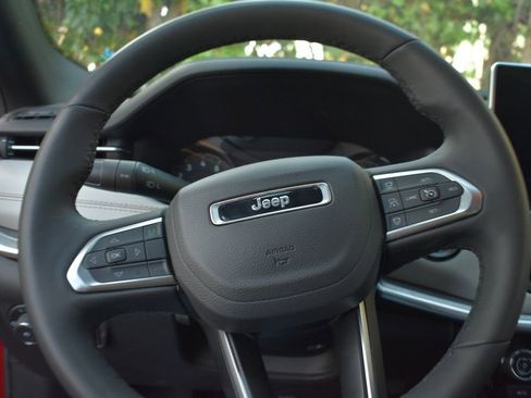 Used 2025 Jeep Compass Limited AWD/4WD image 15