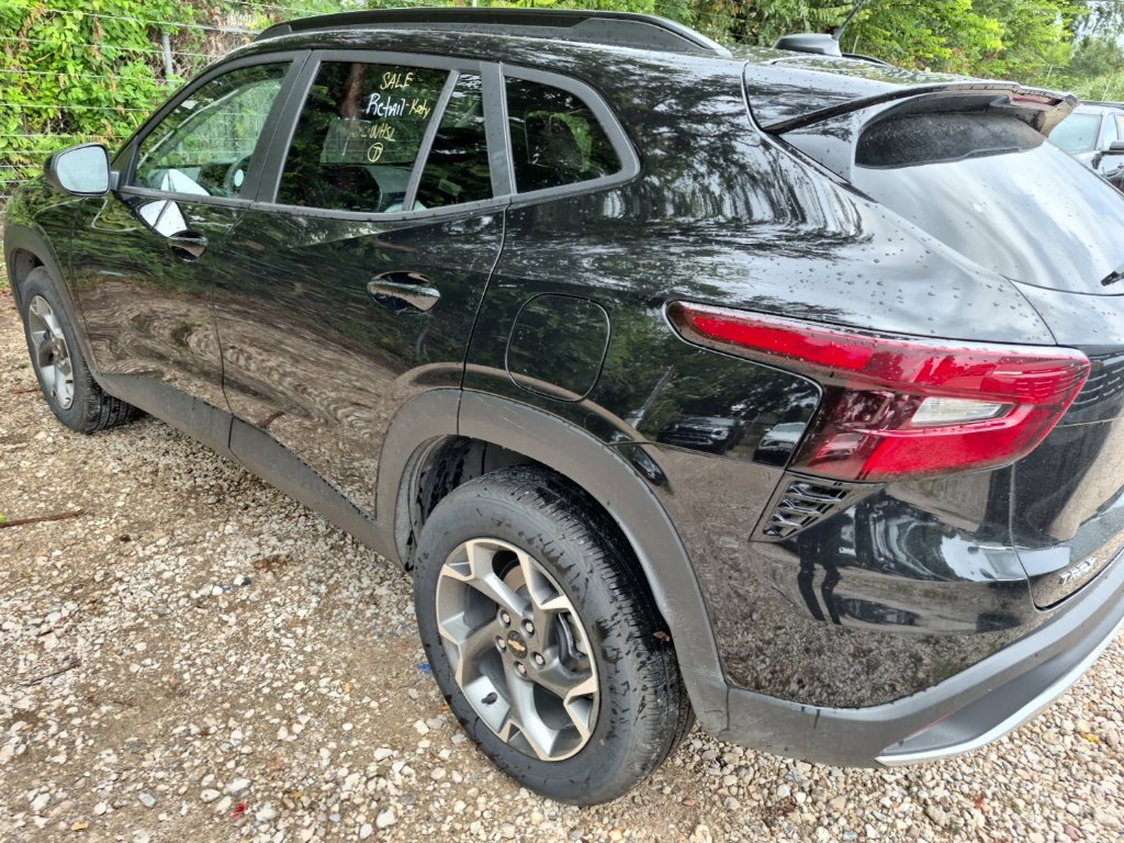 Used 2026 Chevrolet Trax LT FWD image 2