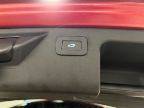 Used 2025 Land Rover Discovery Sport S image 32