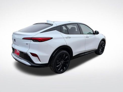 Used 2024 Buick Envista Sport Touring w/ Experience Buick Package image 9