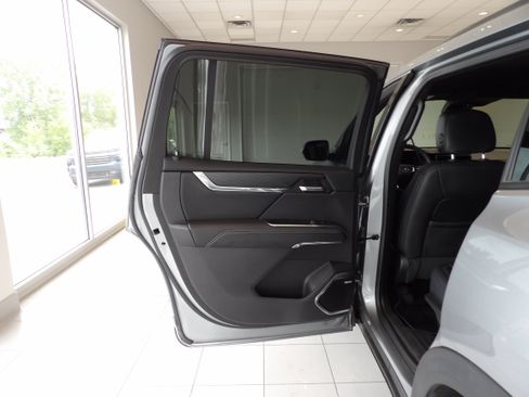 Used 2024 GMC Acadia Elevation AWD/4WD image 18