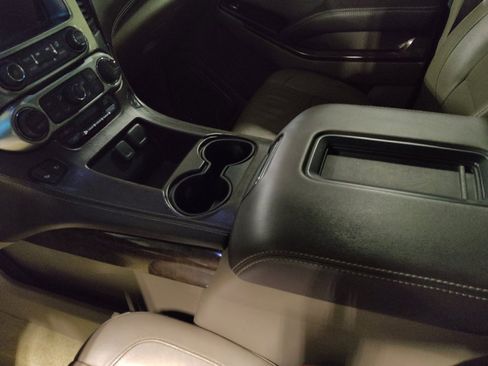 Used 2018 Chevrolet Tahoe LT w/ LT Signature Package RWD image 26