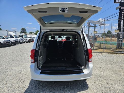 Used 2019 Dodge Grand Caravan SE FWD image 34