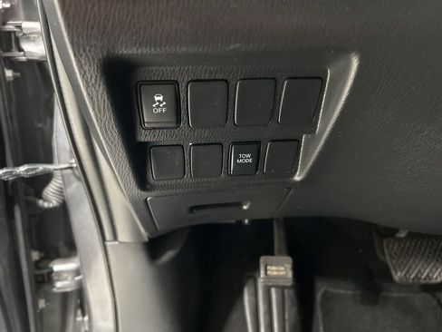 Used 2020 Nissan Pathfinder S image 11