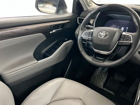 Used 2023 Toyota Highlander Limited AWD/4WD image 12