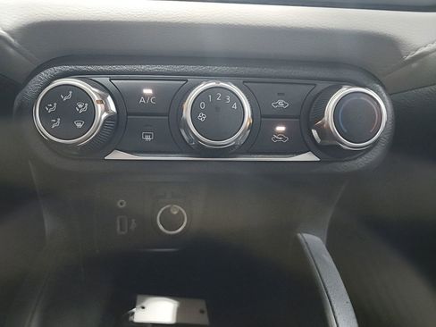 Used 2022 Nissan Versa SV image 12