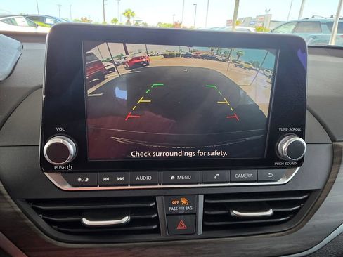 Used 2025 Nissan Altima 2.5 SV FWD image 18