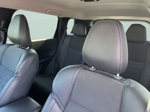 Used 2025 Mitsubishi Outlander SE AWD/4WD image 18