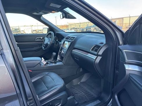 Certified 2019 Ford Explorer Limited w/ Ford Safe & Smart Package image 8