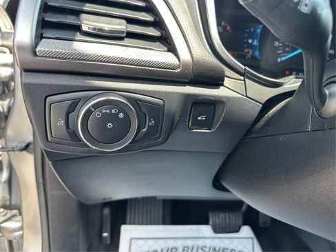 Used 2020 Ford Fusion SE FWD image 15