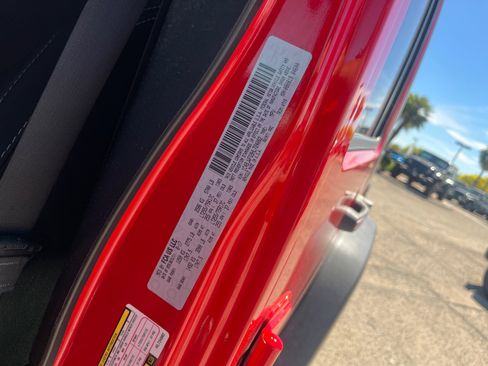 Used 2017 Jeep Wrangler Unlimited Rubicon w/ Connectivity Group image 26