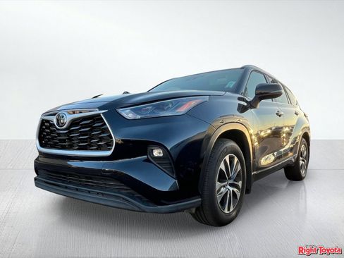 Certified 2026 Toyota Highlander XLE AWD/4WD image 2