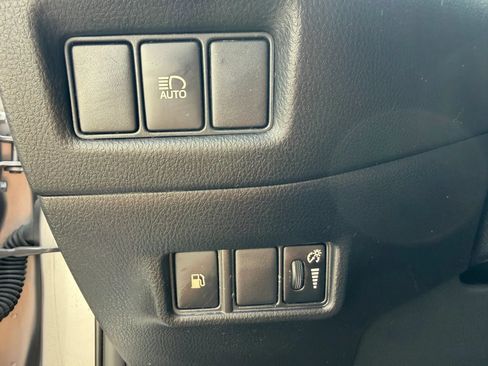 Used 2018 Toyota C-HR XLE FWD image 40