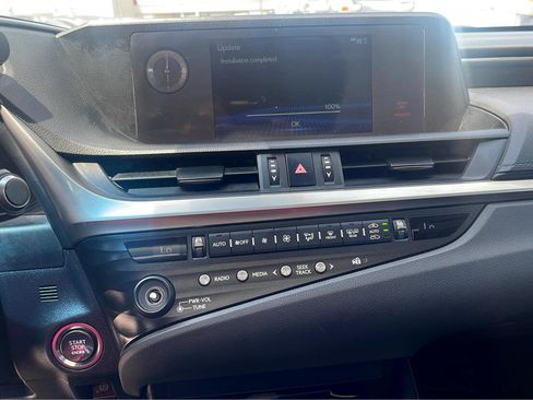 Used 2019 Lexus ES 350 w/ Luxury Package image 19