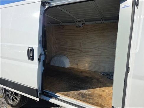 Used 2025 RAM ProMaster 2500 w/ U-Haul Equipment Group FWD image 8